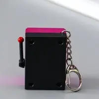 Брелок пластик "Игровой автомат - казино" фуксия 2,7х3,4х5 см