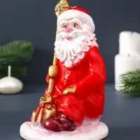 Свеча фигурная "Дед Мороз с мешком" 9х9,5х16 см