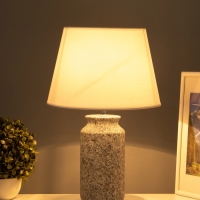 Настольная лампа "Хиро" 1х15Вт Е14 черный/белый 28х28х44см