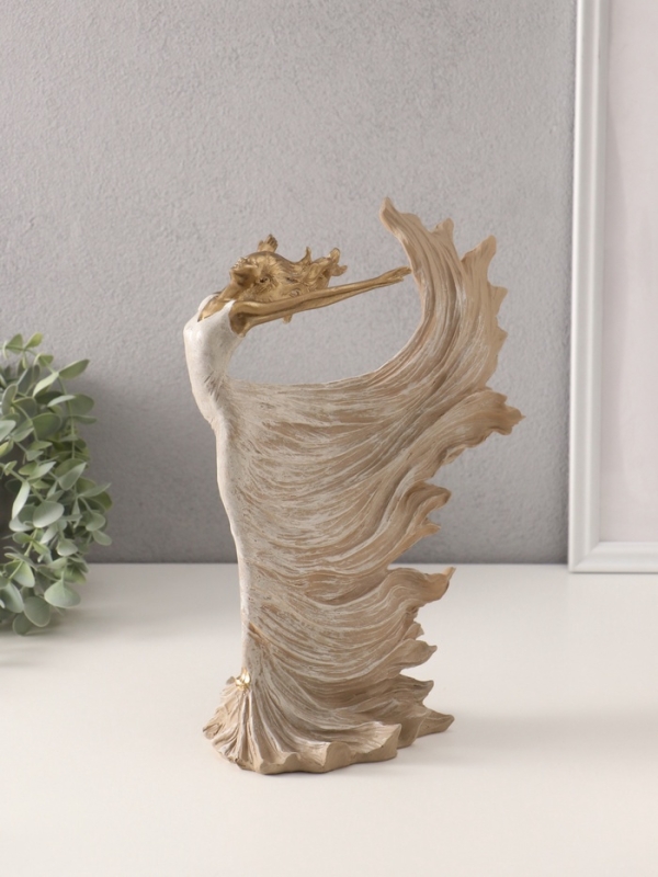 Сувенир полистоун "Свобода. Девушка в летящем платье" бежевый 21х14х30,5 см