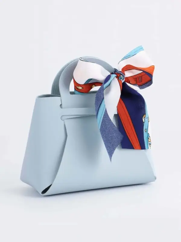 Кожанная подарочная сумочка 13 х12 х 5,5 см голубая