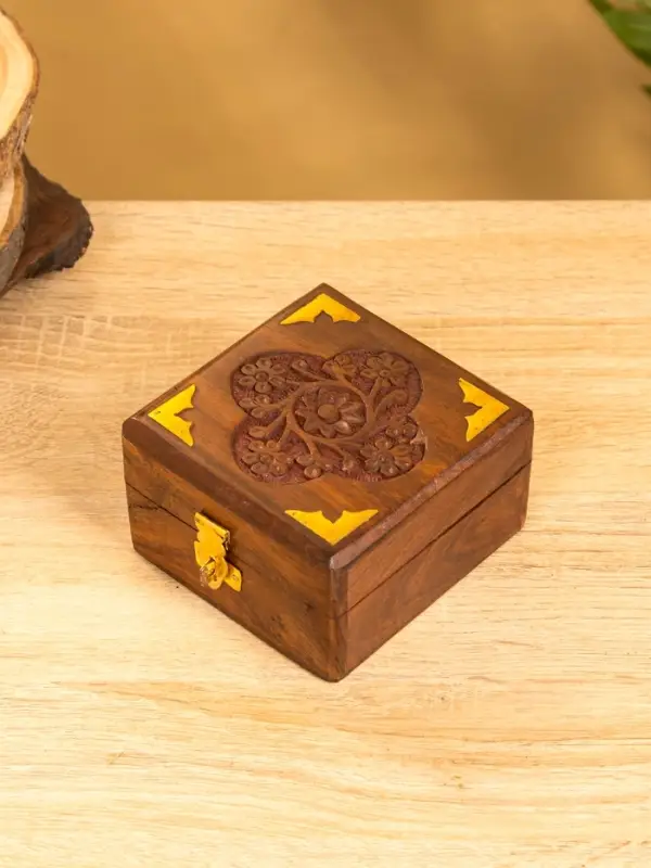 Шкатулка квадратная  с замочком латунь 10х10х6 см, дерево шишам