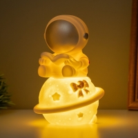 Светильник "Космонавт с книгой на сатурне" 2Вт LED LR44 5х8х13см