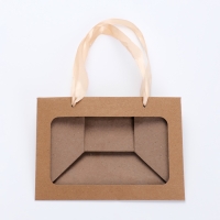 Пакет подарочный с широким дном и окном 20 &times; 14 &times; 13,2 см, крафт