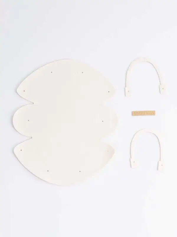 Кожанная подарочная сумочка 14 х 6,5 х 12,8 см белая