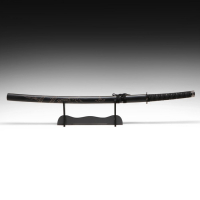 Сувенирное оружие &laquo;Катана на подставке&raquo;, чёрные ножны с резным драконом, рукоять микс 100см