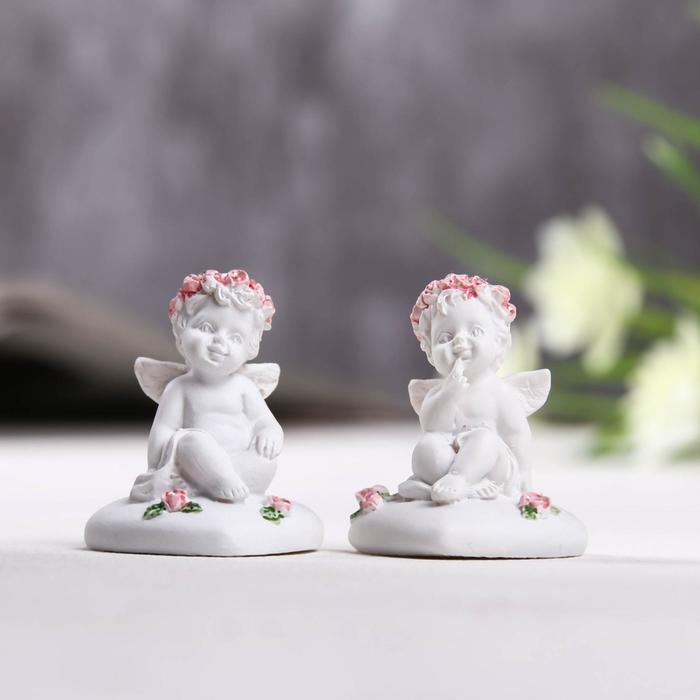 Фигурка полистоун &laquo;Ангелок сидит на сердце в венке из роз&raquo;, 3.5&times;3&times;4 см, МИКС