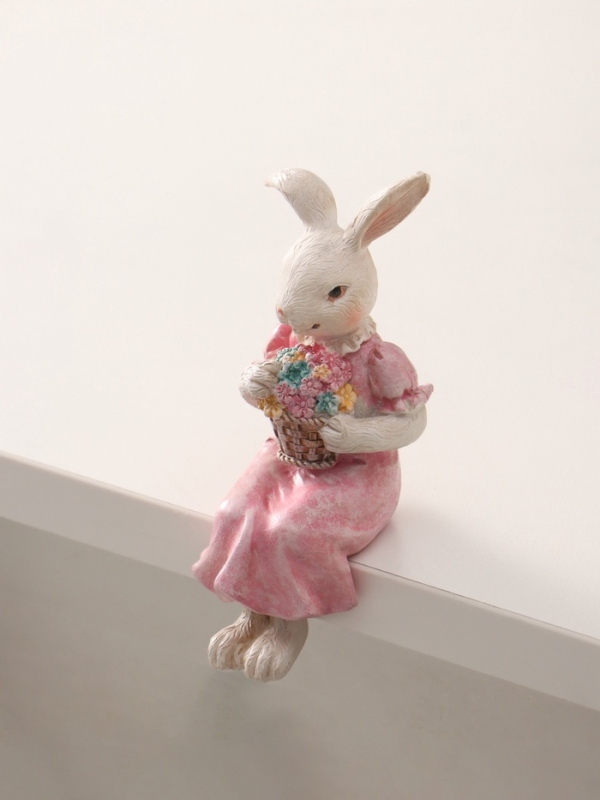 Сувенир полистоун "Зайка с цветочной корзинкой, в розовом платье" 7,5х4,5х12 см