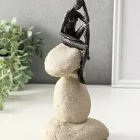 Сувенир полистоун "Абстракция. Мыслитель и сад камней" бронза с бежевым 12х9х25,5 см