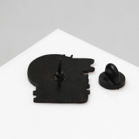 Значок &laquo;Кот&raquo; на книгах, цветной в чёрном металле