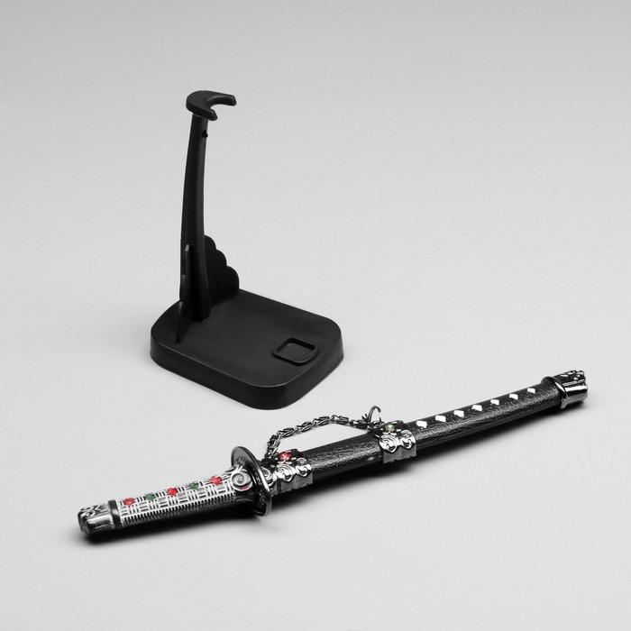 Сувенирное оружие &laquo;Катана на подставке&raquo;, чёрные ножны с красными ромбами, 20см