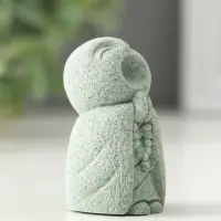 Сувенир песчаник "Буддийский монах с чётками - священные писания" 3х3х5,5 см