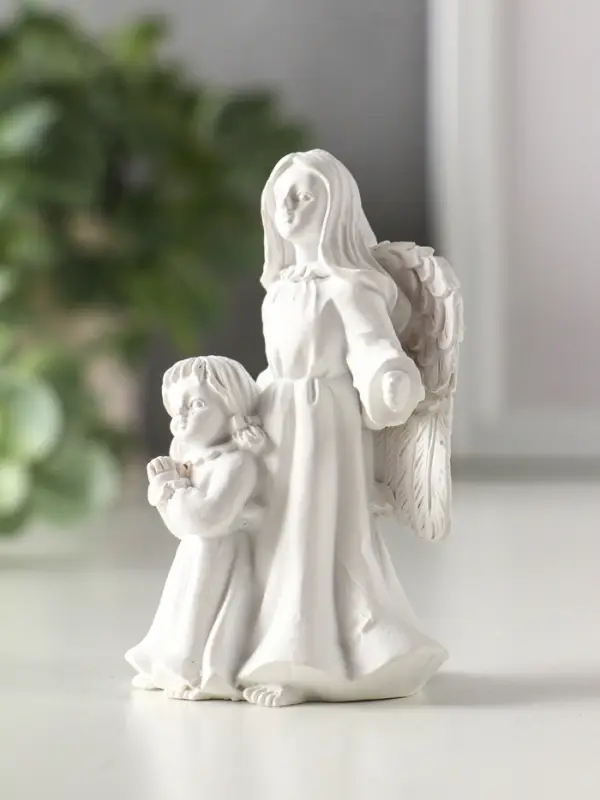 Сувенир полистоун "Девушка-ангел с ребёнком" белый МИКС 5,2х4,2х8,3 см