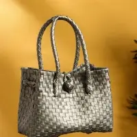 Сумка плетёная пластиковая 23х11х30 см, цв. серебристый