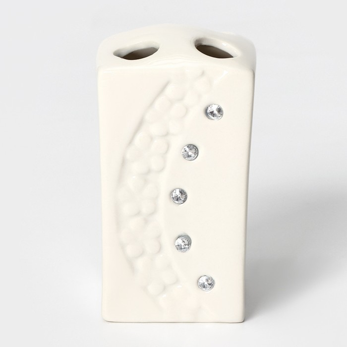 Набор аксессуаров для ванной комнаты Доляна &laquo;Цветочный барельеф&raquo;, 4 предмета (дозатор 270 мл, мыльница, 2 стакана 210 мл), цвет белый