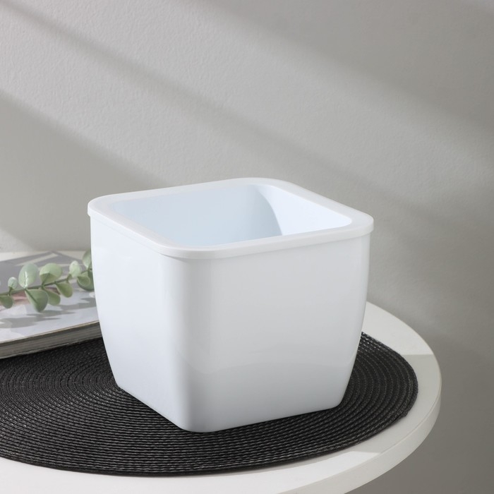 Кашпо для цветов со вставкой &laquo;Глянец&raquo;, 2,4 л (1,6 л), цвет белый