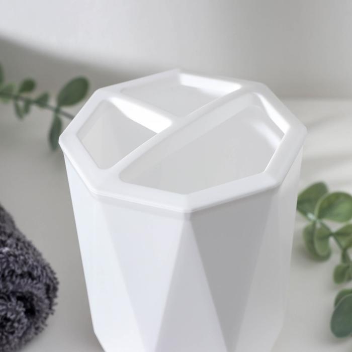 Подставка для зубных щёток &laquo;Призма&raquo;, 9,5&times;9,5&times;11,5 см, цвет белый