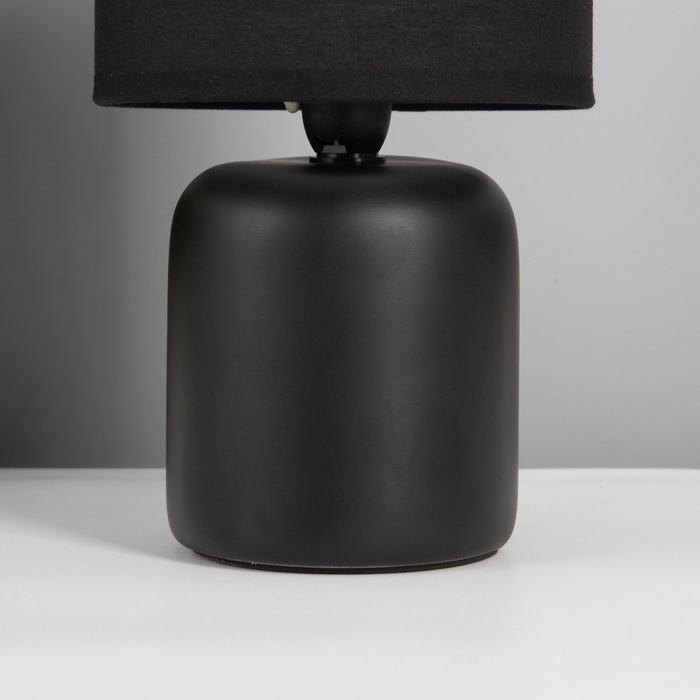 Лампа настольная "Кира" 1х40Вт Е14 черный 14х14х26см