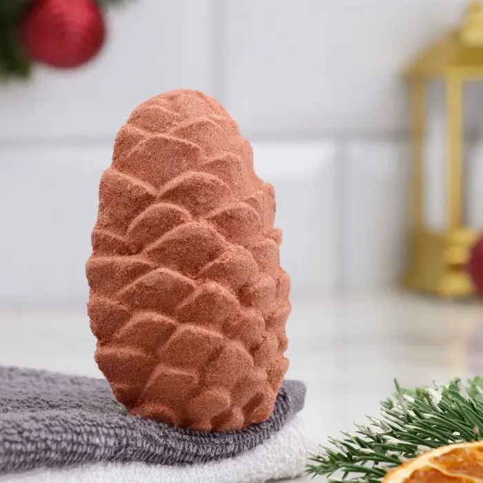 Бомбочка для ванн "Новогодняя шишка" аромат хвойного леса, 50 г