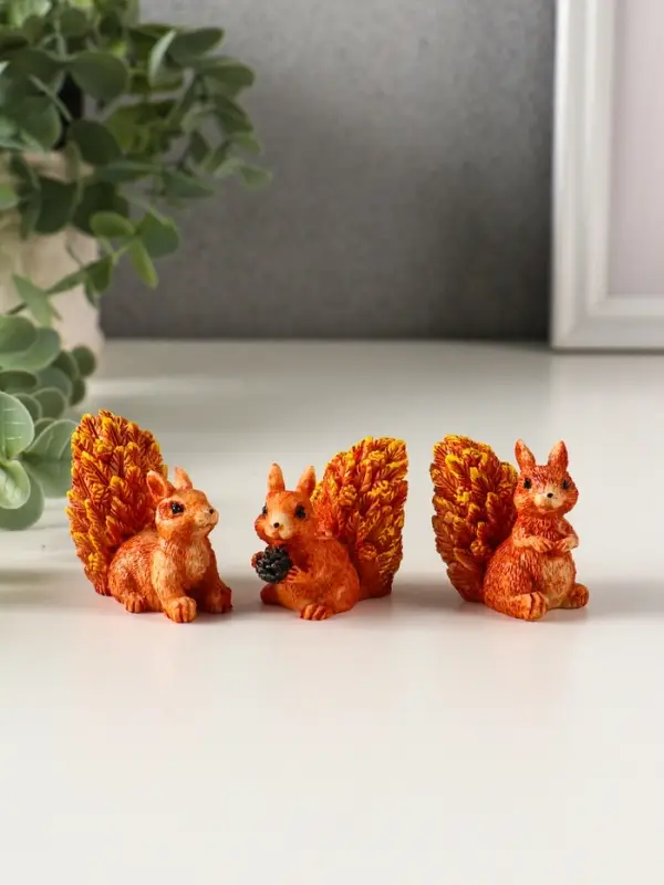 Сувенир полистоун "Белочка с пушистым хвостиком" МИКС 5х3х4,5 см