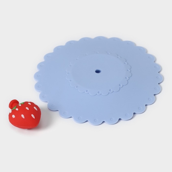 Крышка - непроливайка силиконовая Доляна &laquo;Клубничка&raquo;, d=11 см, цвет голубой