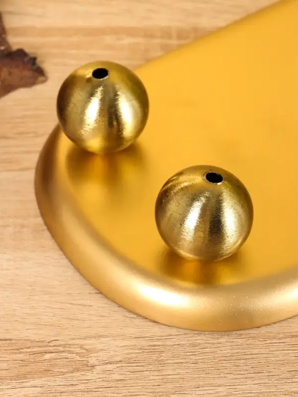 Блюдо сервировочное текстурное на золотых ножках сферах &laquo;Песок&raquo;, 29&times;15.5&times;7 +/- 0.5 см