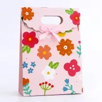 Подарочная коробка - пакет, упаковка с вырубной ручкой, &laquo;Летние цветы&raquo;, 14&times;6&times;21 см