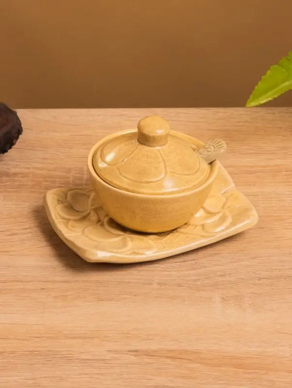 Соусник с крышкой на подставке &laquo;Классика&raquo;, 11&times;8&times;7 см, керамика, бежевый