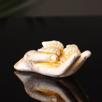 Фигура "Ангелок на ладони спит" малый, 3х7х3 см, позолота