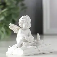 Сувенир полистоун "Ангелок с лупой на книге" белый 7,7х5х7 см