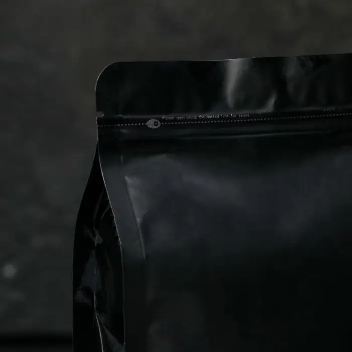 Пакет восьмишовный с дном матовый с отрывным замком , черный, 14 х 24 см