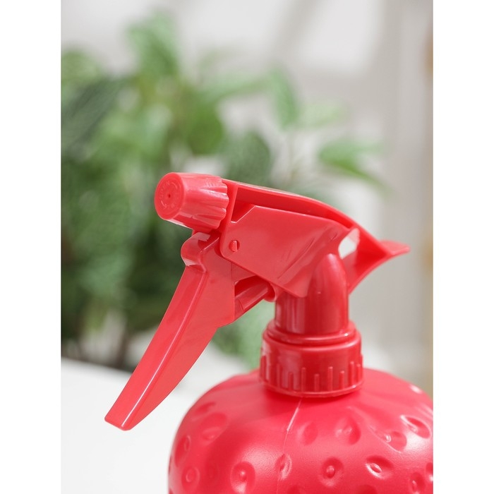 Пульверизатор &laquo;Клубничка&raquo;, 500 мл, цвет красный