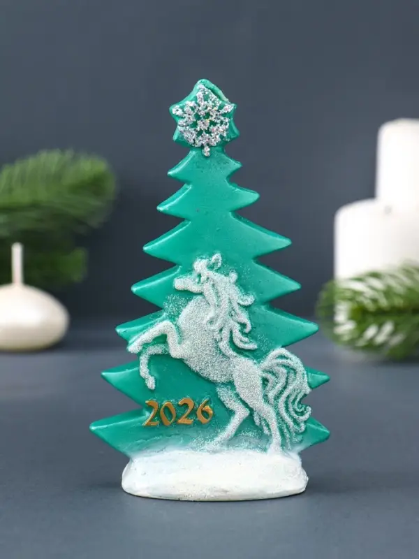 Свеча фигурная "Ёлка с барельефом" 7,5х4х12,5 см, цв. зелёный