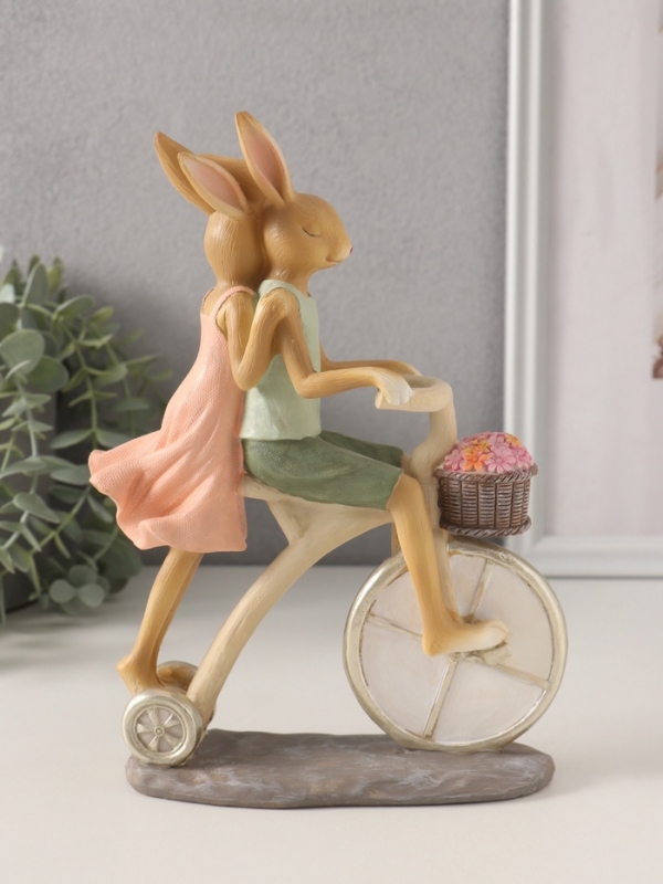 Сувенир полистоун "Романтика. Кролики - катание на велосипеде" 16х6,5х22,5 см