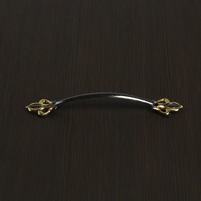 Ручка-скоба мебельная ТУНДРА PC182, м/о 96 мм, цвет черный с золотым