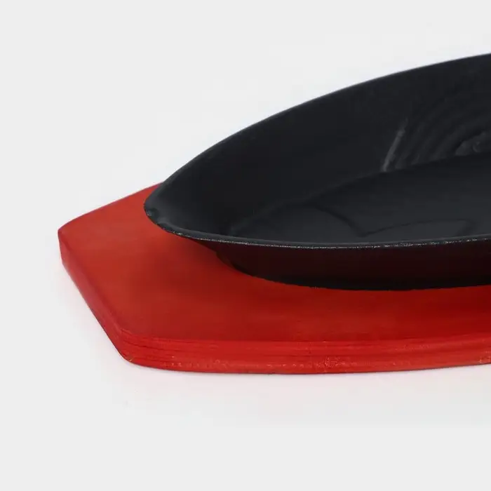 Сковорода чугунная на деревянной подставке &laquo;Рыбка&raquo;, 30&times;13&times;3 см, цвет чёрный