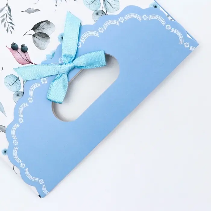 Подарочная коробка - пакет, упаковка с вырубной ручкой, &laquo;Голубые васильки&raquo;, 14&times;6&times;21 см