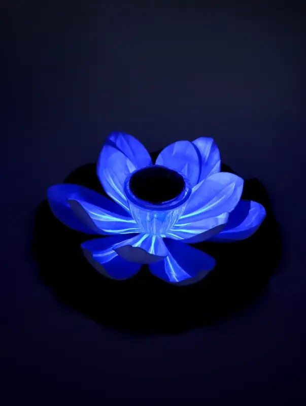 Садовый светильник для водоемов 28 х 28 х 9  см на солнечной бат-е "Лотос" бел N011