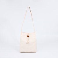 Сумка женская тоут на клапане, цвет белый