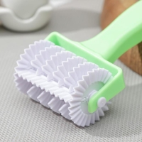 Валик для нарезки теста Доляна &laquo;Яркий&raquo;, 17&times;8&times;4,5 см, фактурный, цвет зелёный