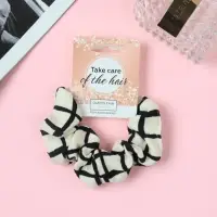 Резинка для волос "Орбита" крупная клетка, 9 см, молочно-чёрный