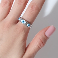 Кольцо &laquo;Оберег&raquo; глаз, ряд, цвет бело-голубой в серебре, безразмерное