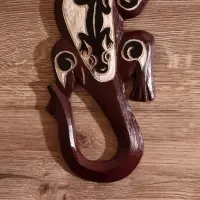 Панно настенное дерево "Геккон коричневый с гекконом" 1х11х30 см