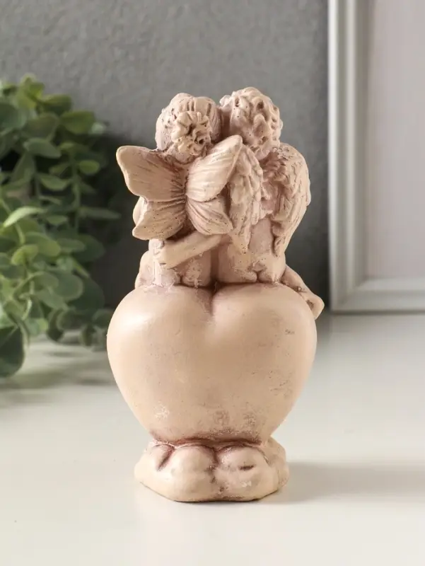 Статуэтка "Ангелочки на сердце" высота 15 см,  эффект состаривания, слоновая кость