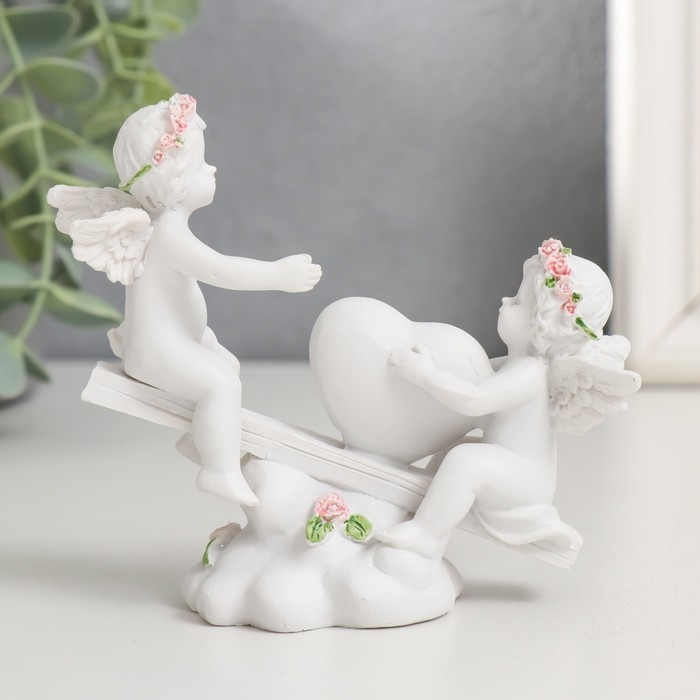 Сувенир полистоун "Ангелочки в розовых веночках качаются на качалке" 10х11х4,5 см