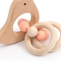 Прорезыватель для зубов &laquo;Bird&raquo; с эластичными и деревянными элементами