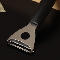 Овощечистка Доляна &laquo;Чили&raquo;, 18,5 см, цвет чёрный