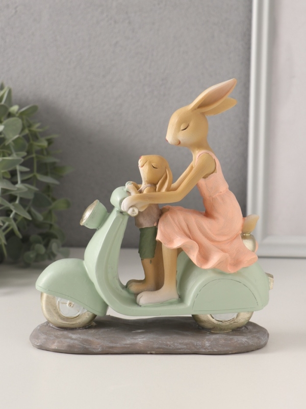 Сувенир полистоун "Зайки. Мама с сыном на мопеде" 16х6х17,5 см