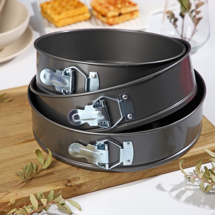 Набор форм для выпечки Доляна &laquo;Элин. Круг&raquo;, 3 предмета: d=22/24/26 см, съёмное дно, антипригарное покрытие, цвет чёрный