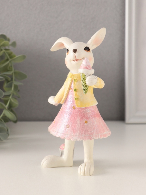 Сувенир полистоун "Зайка в платьице, с рожком мороженого" 9х7х16 см